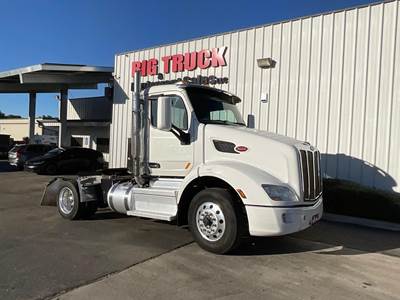 Peterbilt 579 Single Axle Day Cab Truck - Paccar 455HP, 10 Speed Manual