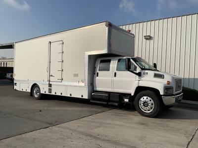 GMC TopKick C7500 Box Truck - 300HP, Automatic, Liftgate