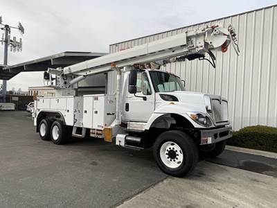 International WorkStar 7400 Tandem Axle Digger Derrick Truck - Automatic, 2013 Altec D4065BTR Digger Derrick