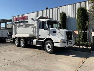 Volvo VHD104B200 Dump Truck - D13 435HP, 13 Speed Manual