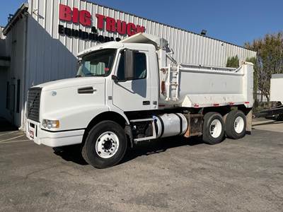 Volvo VHD64B200 Dump Truck - Detroit 435HP, 13 Speed Manual