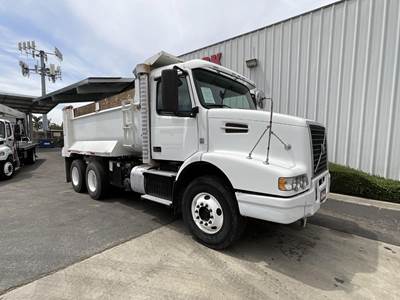 Volvo VHD64B200 Dump Truck - Detroit 435HP, 13 Speed Manual