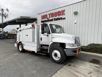 International DuraStar 4300 Mechanic / Service Truck - 260HP, Automatic