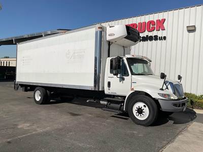 International DuraStar 4300 Refrigerated Truck - 230HP, Automatic, Carrier, Liftgate