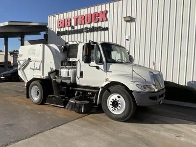 International DuraStar 4300 Sweeper Truck - MAXXFORCE 7, 220HP, Automatic