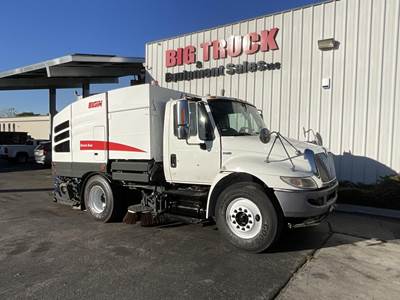 International DuraStar 4300 Sweeper Truck - MAXXFORCE DT, 230HP, Automatic