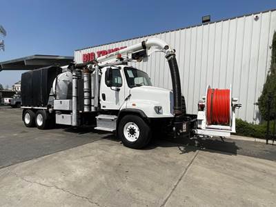Freightliner 114SD Tandem Axle Vacuum Truck - Cummins, 370HP, Automatic