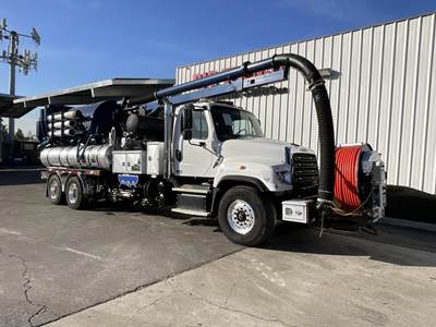 Freightliner 114SD Tandem Axle Vacuum Truck - Detroit, 435HP, Automatic