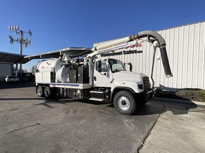 Freightliner 114SD Tandem Axle Vacuum Truck - Cummins, 370HP, Automatic