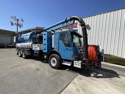 Freightliner Condor Tandem Axle Vacuum Truck - Cummins, 320HP, Automatic