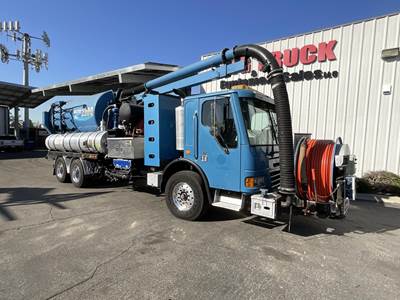 Freightliner Condor Tandem Axle Vacuum Truck - Cummins, 320HP, Automatic