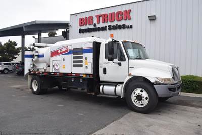 International DuraStar 4300 Single Axle Vacuum Truck - MAXXFORCE 7, 260HP, Automatic