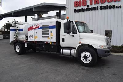 International DuraStar 4300 Single Axle Vacuum Truck - MAXXFORCE 7, 260HP, 6 Speed Manual
