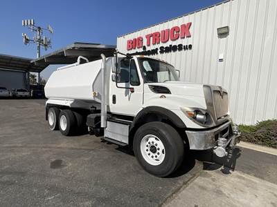 International WorkStar 7400 4000 Gallon Water Truck - N9 300HP, Automatic