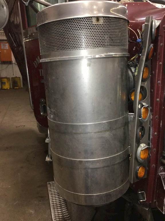 1997 Peterbilt 379 Right Air Cleaner / Air Filter Housing For Sale