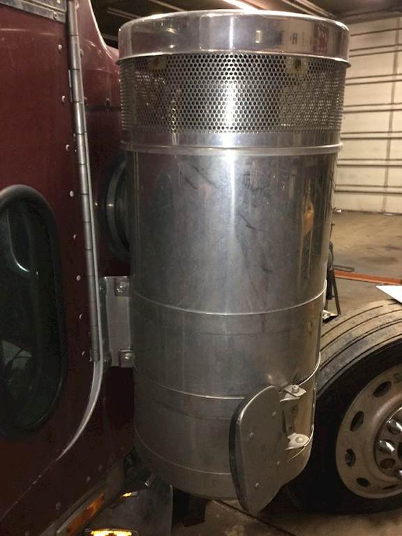 1997 Peterbilt 379 Right Air Cleaner / Air Filter Housing For Sale