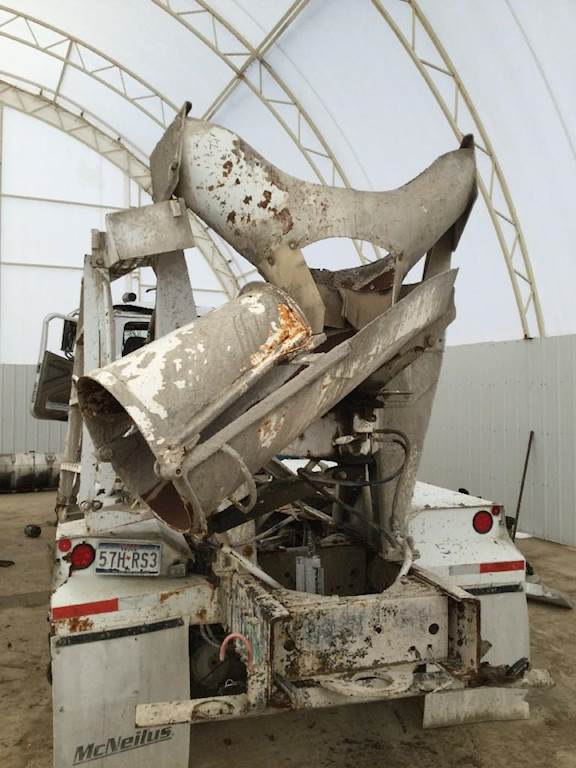 2005 McNeilus MIXER Cement Mixer Body For Sale Jackson, MN 31412