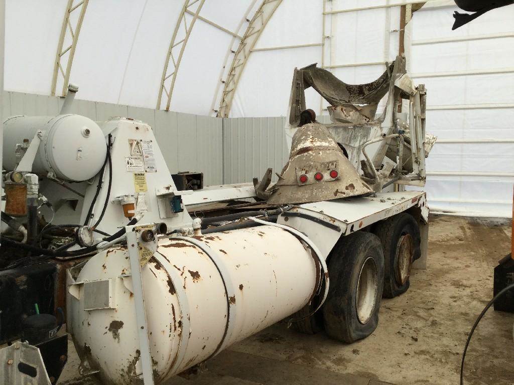 2005 McNeilus MIXER Cement Mixer Body For Sale Jackson, MN 31412