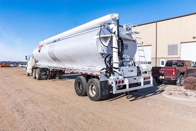 Ledwell 40' BULK FEED AUGER Tandem Axle Dry Bulk / Pneumatic Tank Trailer