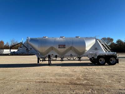 MAC 1050 Dry Bulk / Pneumatic Tank Trailer