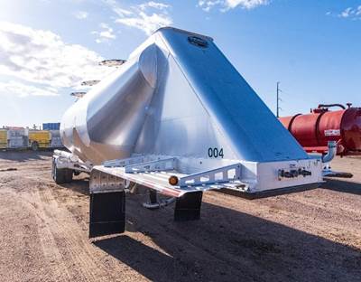 MAC Dry Bulk / Pneumatic Tank Trailer