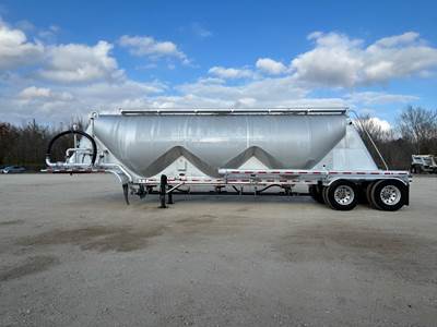 MAC 1250 PNEUMATIC Dry Bulk / Pneumatic Tank Trailer