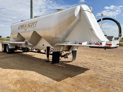MAC 1250 PNEUMATIC Dry Bulk / Pneumatic Tank Trailer