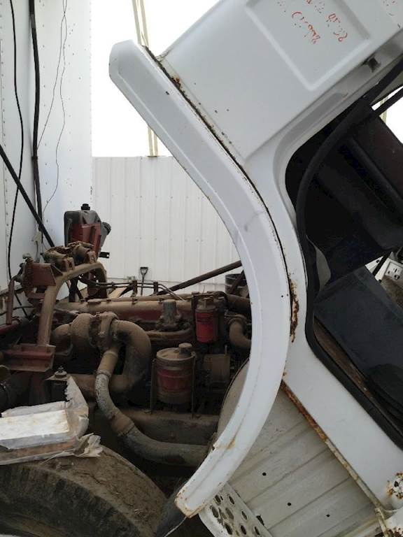 Mack Midliner MS200P Right Fender for a 1983 Mack MS200P For Sale