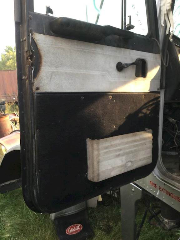 Peterbilt 379 Left Interior Door Panel For Sale Jackson, MN 58637