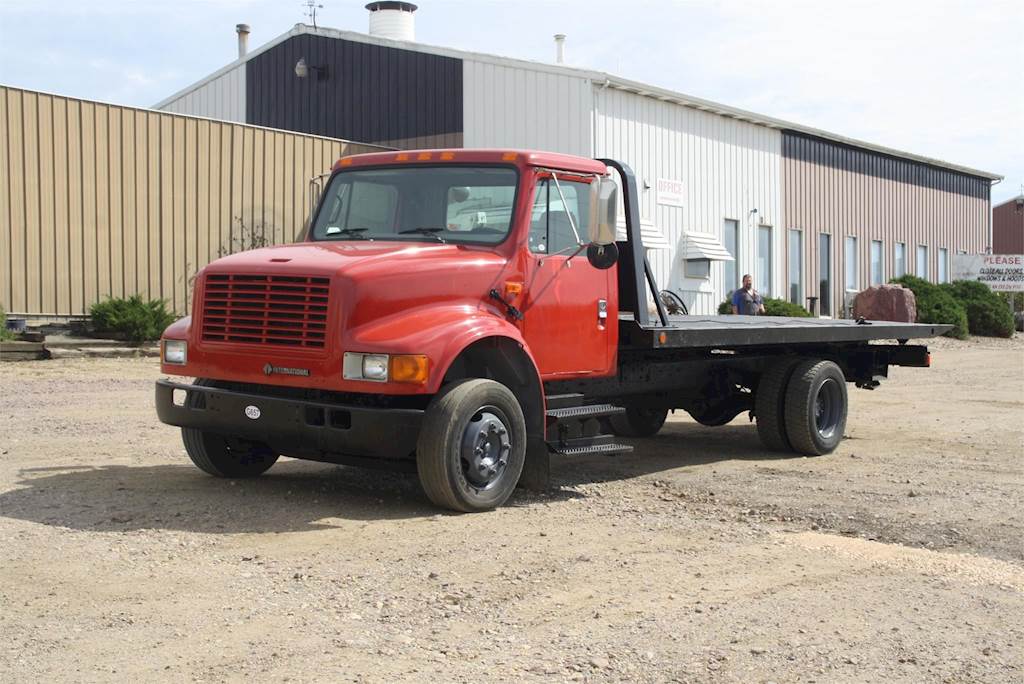 2000 International 4700 Single Axle Rollback Tow Truck DT466E, 195HP