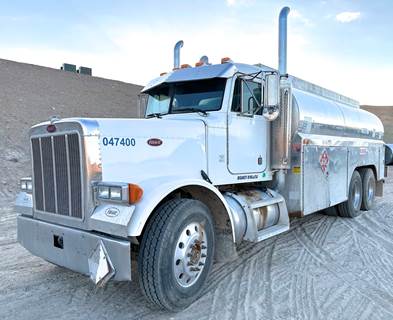2005 Peterbilt 4200 Gallon Youngs Fuel & Lube Truck