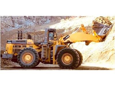 1999 Komatsu WA900-1 Wheel Loader