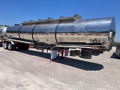 1999 NOVA 7500 Gallon 3 Compartment Chemical / Acid Tank Trailer