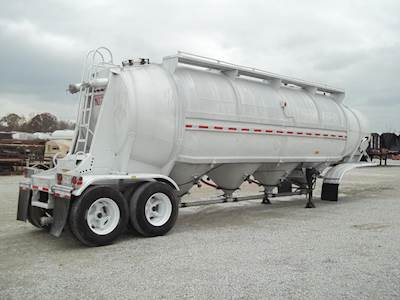 1973 Butler 1500 CU FT Dry Bulk / Pneumatic Tank Trailer / Sugar / Flour / Food Grade Products