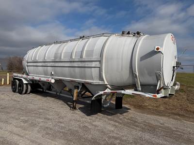 1977 Butler 1500 CU FT Vacuum Dry Bulk / Pneumatic Tank Trailer