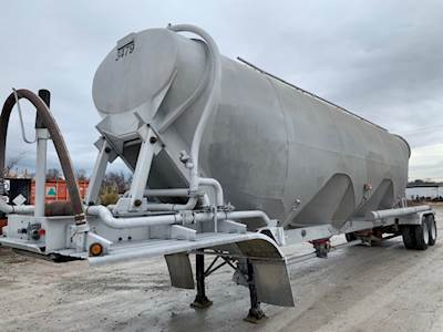 1995 Heil 1600 CU FT Dry Bulk / Pneumatic Tank Trailer