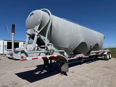 1995 Heil 1600 CU FT Dry Bulk / Pneumatic Tank Trailer