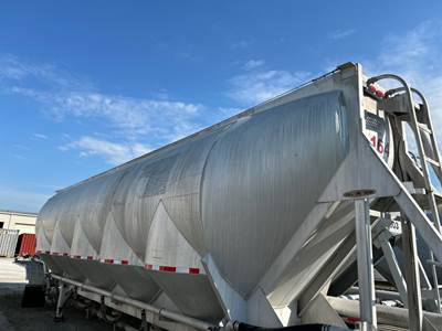 1990 J & L 1950 CU FT Dry Bulk / Pneumatic Tank Trailer