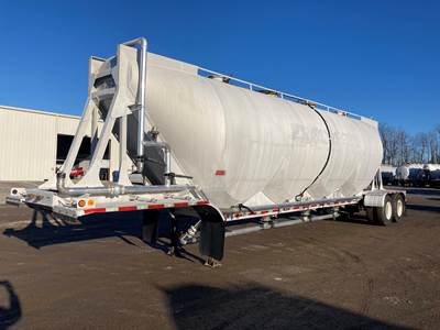 1985 Trailmaster 1600 Cu Ft Dry Bulk / Pneumatic Tank Trailer