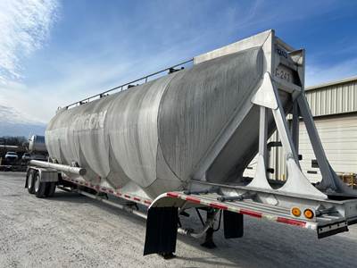 1985 Trailmaster 1600 Cu Ft Dry Bulk / Pneumatic Tank Trailer