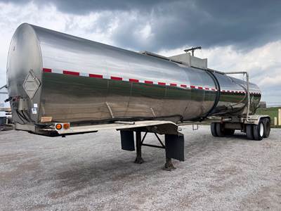 1985 Fruehauf 6700 Gallon Non Code Tank Trailer