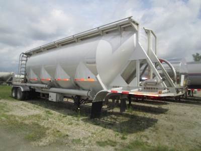1997 J & L 2000 CU FT Dry Bulk / Pneumatic Tank Trailer