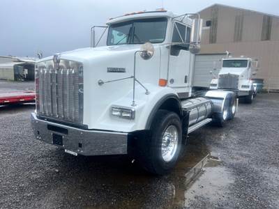 2019 Kenworth T800 Day Cab Truck