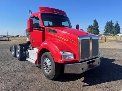 2017 Kenworth T880 Day Cab Truck
