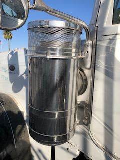 Good Used Driver Side Air CleAner For A 2006 Peterbilt 379