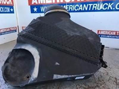 Used  Donaldson Air Cleaner For Freightliner Cascadia
