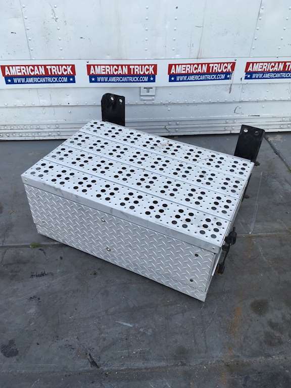 Used Battery Box For 2000 Freightliner Classic Xl In Good Condition For