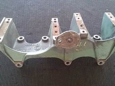 Accessory Bracket For The A/C Compressor And Alternator Of A 14.0L Detroit
