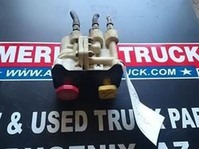 Used Dash Brake Control Valves Assembly For 1983 Peterbilt