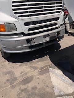 Good Used PlAstic Front Bumper Assembly For A 2005 Sterling A9500